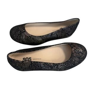 SAS NWOT 7.5 Wide “Scenic Slip) Women's Elegant Black metallic Lace pattern Flat
